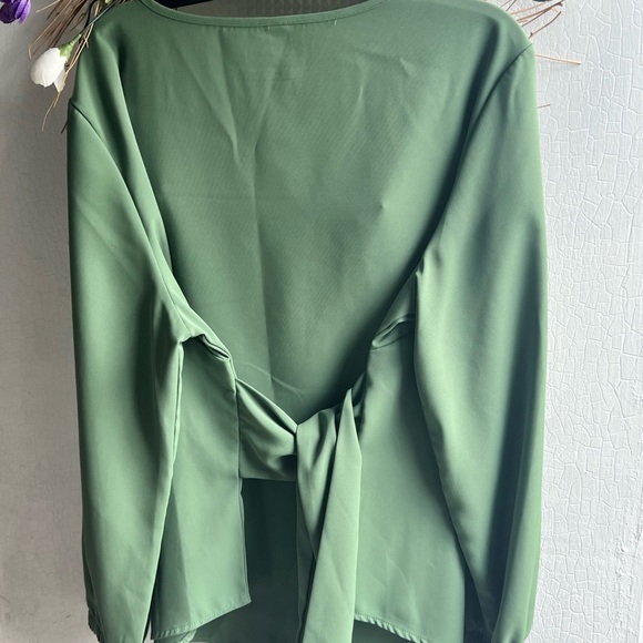 Shein blouse 🌸🌸🌸🌸Weekend Deal 🌸🌸🌸🌸 1/2 off - Picture 2 of 4